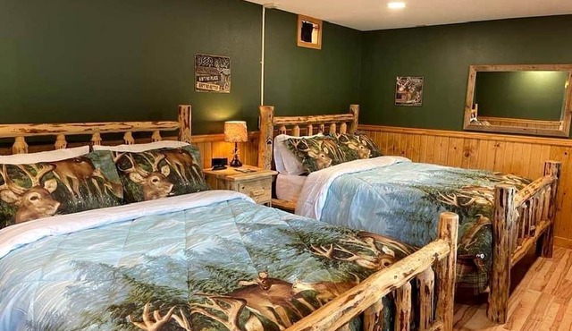 Family-Friendly Cabin Suite Rental near Thompson Falls, Montana
