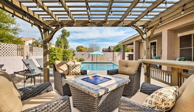 Family Home w/Pool, BBQ & Fire Pit in Goodyear