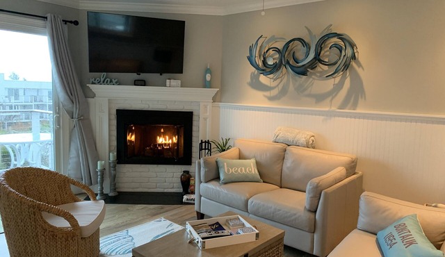 Fantastic Ocean View! Minutes' Walk to Beach! Brand New Split Unit for AC/Heat!