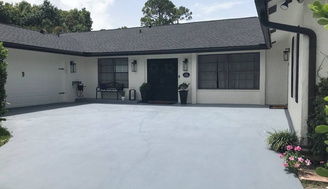 Farm House style 4 bedroom -2 bath home with spacious yard in Wellington.