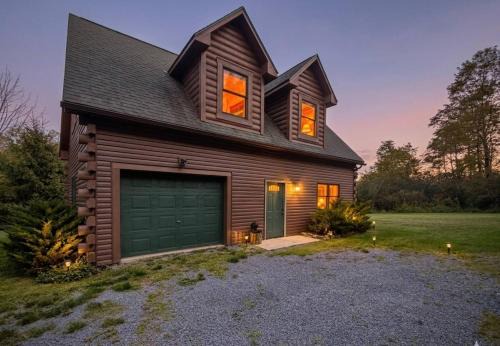 Fernwood Secluded Deep Creek & Wisp Hot Tub