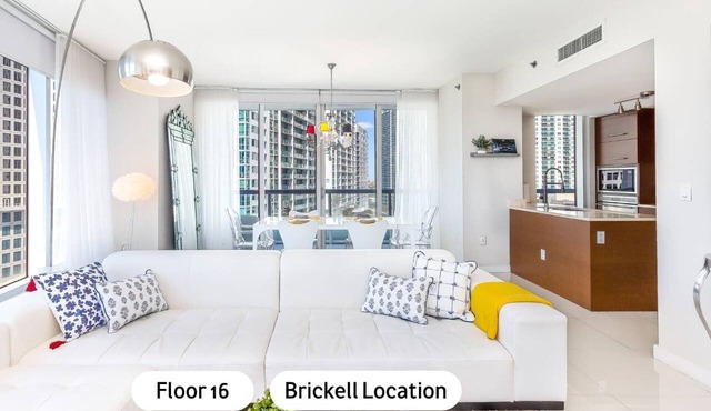 Major international sporting event Base! Skyline Views & Icon Pool
