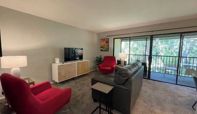 Find your Zen! A peaceful, 1-bedroom condo, modern decor, convenient location!