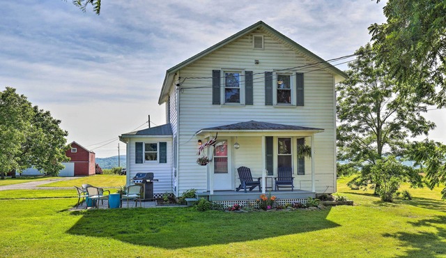Finger Lakes Farm Retreat: Walk to Wineries!