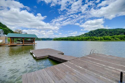 Fire Pit & Floating Dock! Claytor Lake Hideout