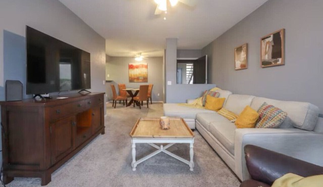 First Floor Condo at Ventana Canyon, heated pool