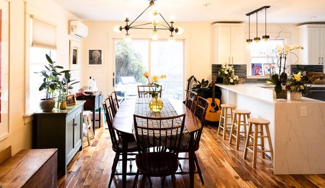 Five Bedroom Family Home in Larchmont - Guest Suite and Large Yard
