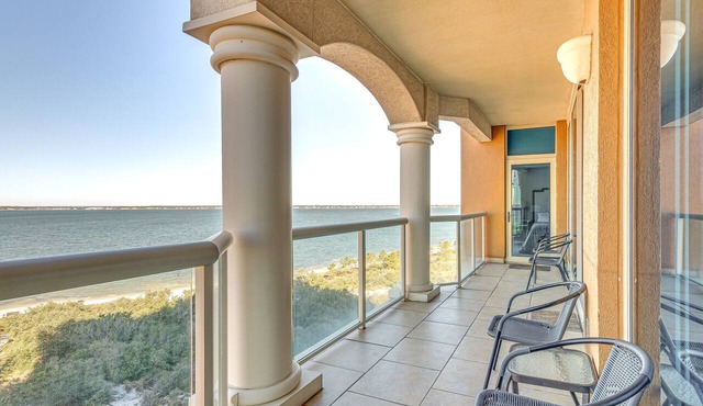 Florida Resort Condo: Walk to Pensacola Beach!