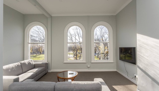 Four bedroom apartment over looking queens gardens