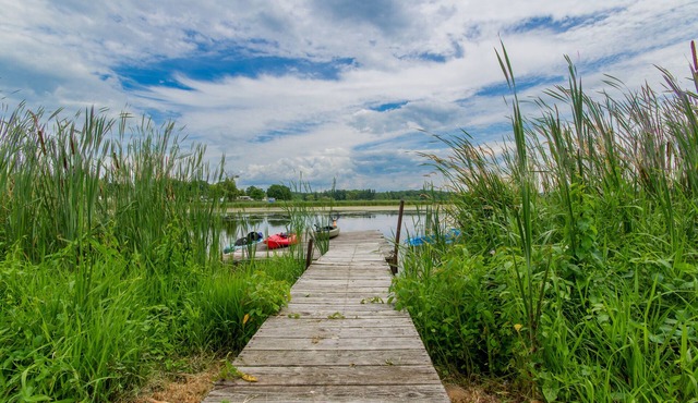 French Creek Retreat. Dock, Deck & Game Bunkhouse. Sleeps 10