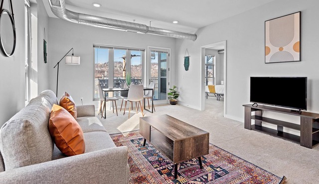 Frontdesk | 2 BR Family Apt by Phipps Conservatory