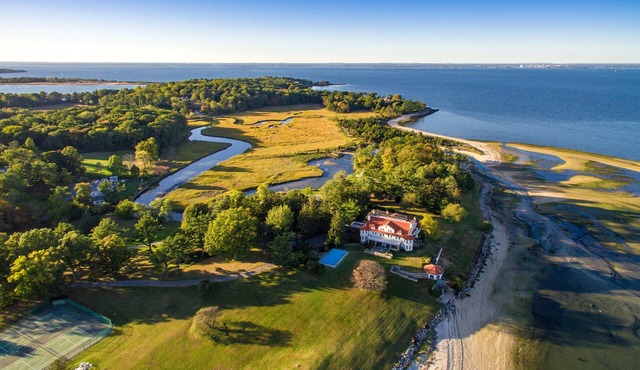 Gold Coast Estate - Island Centre