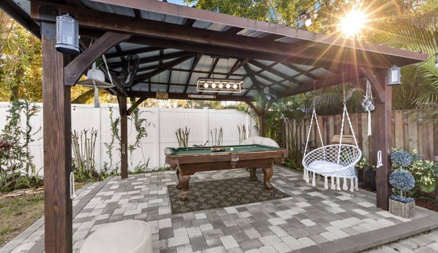 Golden Palms - Pool Billiards Firepit BBQ