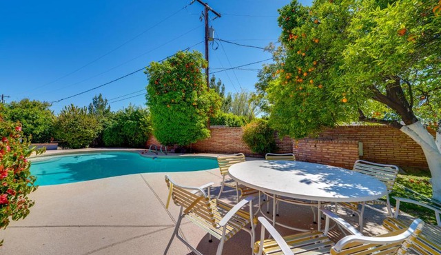 Golf, Swim & Grill Out: Phoenix Gem 10 Mi to Dtwn