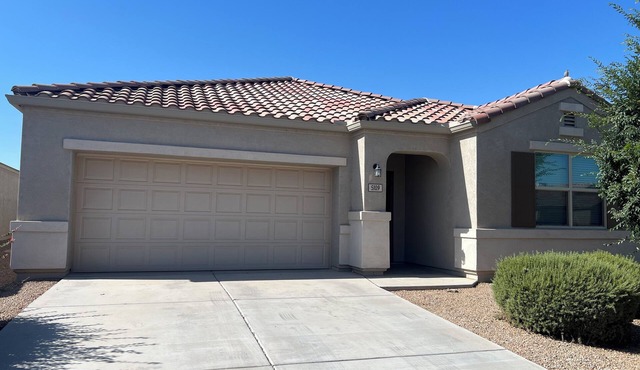 Gorgeous 4-bedroom building with AC in San Tan Valley