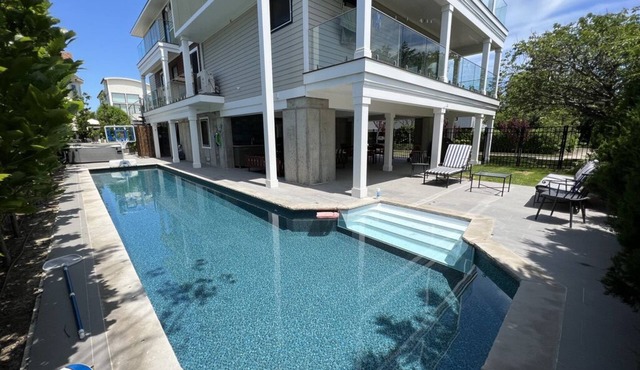 Gorgeous Modern Lido Beach home -Steps to Private beach. Heated pool, bikes,