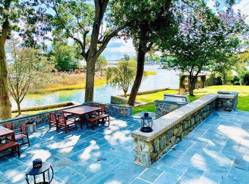 GORGEOUS WATER FRONT HOUSE/HUGE GARDEN & SEA ACCESS
