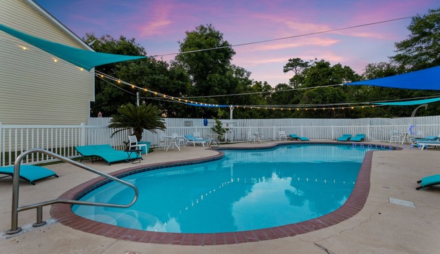 Green Beach House, Ping Pong, Sleep 8, Swimming Pool, Gated,Casinos
