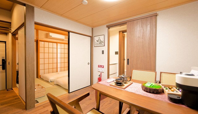 Haku B Hotel is a light-filled Japanese-style guesthouse/Tokyo's cold winters/Rare warmth in all rooms/Located in the heart of Shinjuku/Only a 4-minute walk from East Shinjuku/Maximum occupancy of 6 people/Completely renovated.