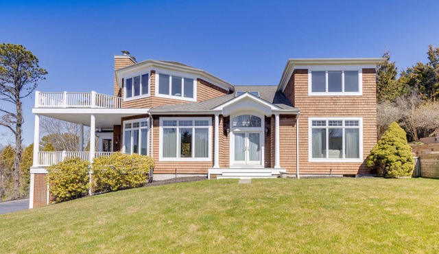 Hamptons Home Near Beaches w/Pool & Water Views!