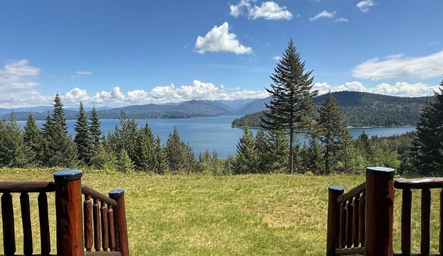 Handcrafted Luxury Lodge with Panoramic Lake View