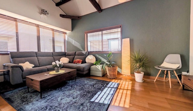 Haneda/Shinagawa beautiful 4 BRM house/w full kitchen/living and tatami-art