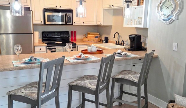 Harbor-view 1BR with sunsets, full amenities, and family-friendly space.