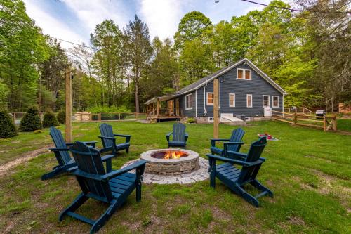 Hare & Hollow with Hot Tub & Fenced Yard