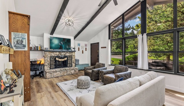Harry Potters Hideaway-Walking distance to everything! Golf, food, coffee shops