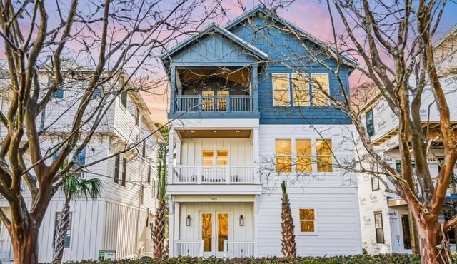 Heart of Rosemary & Alys | 2 Masters | Sleeps 16