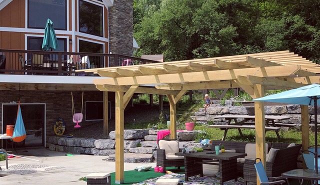 Heated Pool, hot tub, Pickleball, Sleeps 10, Seneca Wine Trail nearby