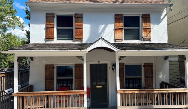 Historic Bank House 1 BR Downtown fully remodeled