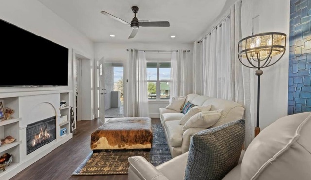 Historic Charm, modern luxury,walk to downtown