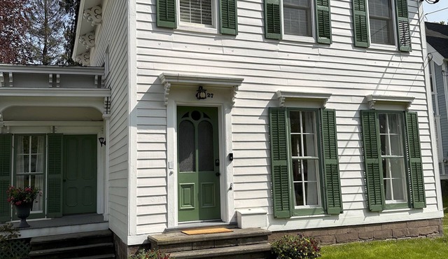 Historic Delhi home with village amenities and proximity to All nStar Village!