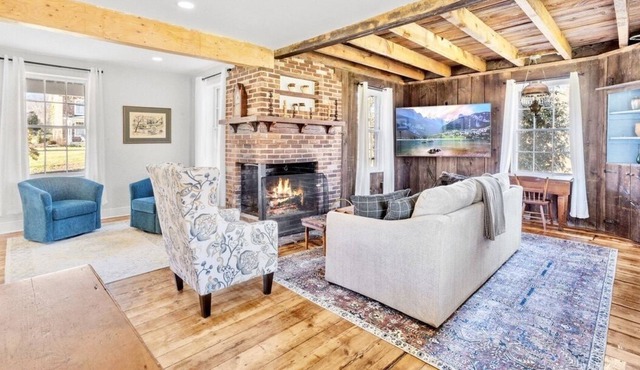 Historic & Modern Farmhouse Retreat by Frenchtown!