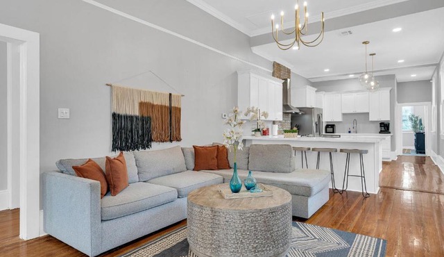 Historic Uptown home w gated parking