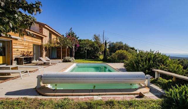 Holiday Home 'Maison Aux Vents' with Sea View, Wi-Fi and Air Conditioning