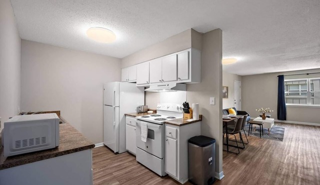 Home in Canton, 10 Min to Amazon Center