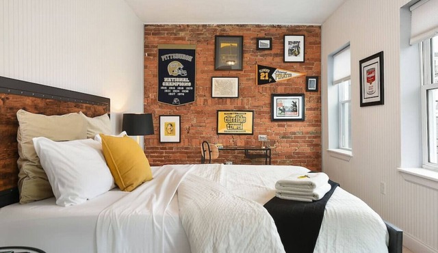 ★ HostWise Stays ★ Charming Lawrenceville · Industrial Vibes - Walkable