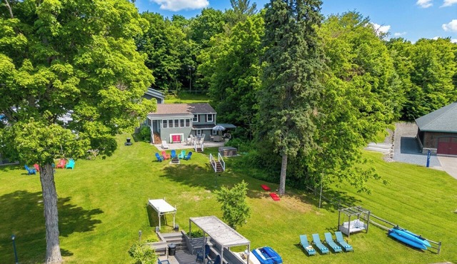 Hot Tub, 5 min to Colgate, Sleeps 6, Welcome Wine