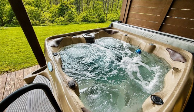 Hot Tub | Pool Access & Pet-Friendly