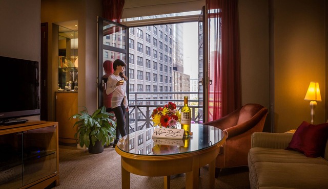 Hotel Giraffe by Library Hotel Collection