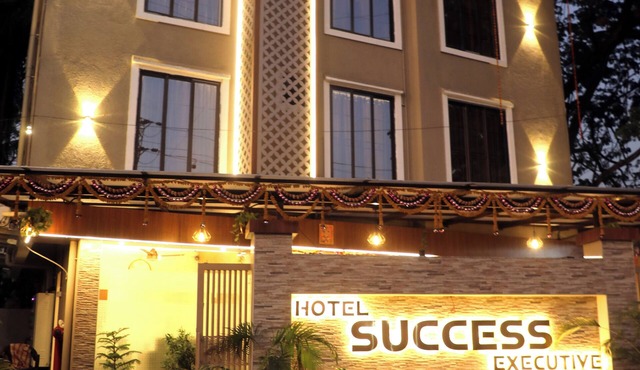 Hotel In Navi Mumbai With Internet, Smoking, Bedding/Linens