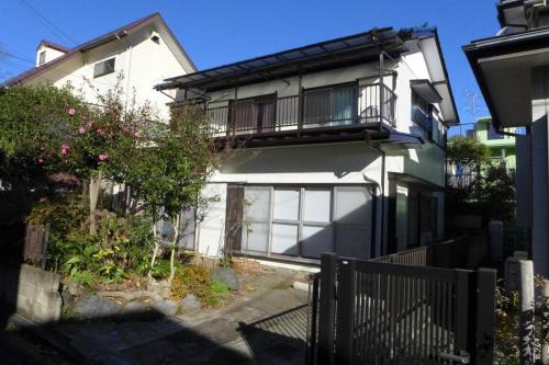 House in green valley, 9 people, garden, parking, BBQ ! 緑の谷の一軒屋 9人 102m2 庭 駐車場 BBQ 生田駅17分 稲田堤駅26分 よみうりランド近