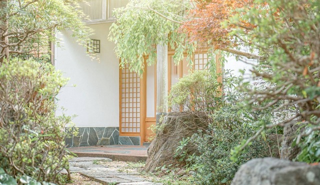 House with a hot spring flowing directly from the source and a large garden high season / Kamo-gun Shizuoka