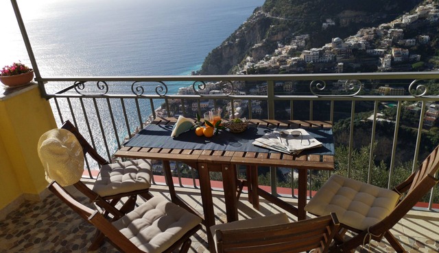 HOUSE WITH PRIVATE PARKING AND MAGNIFICENT VIEW ON THE BAY OF POSITANO