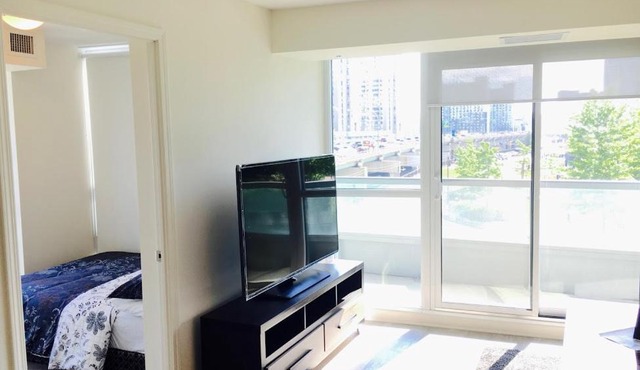 Hudson Suites - Entertainment District Downtown CN Tower View Balcony Pool & Hot Tub