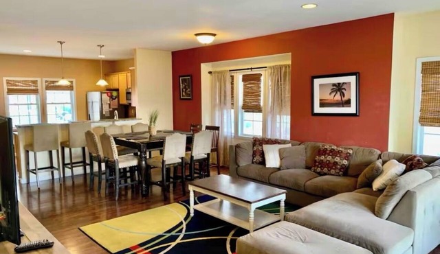 *Huge~3 levels~4 bedroom Townhome~BeachBLOCK~HeatedPOOL~WIfi