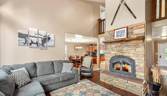 Huge Off-Grid Cabin in Remote Aspen Grove 20 Miles N of Flagstaff + Fast StarLink WiFi