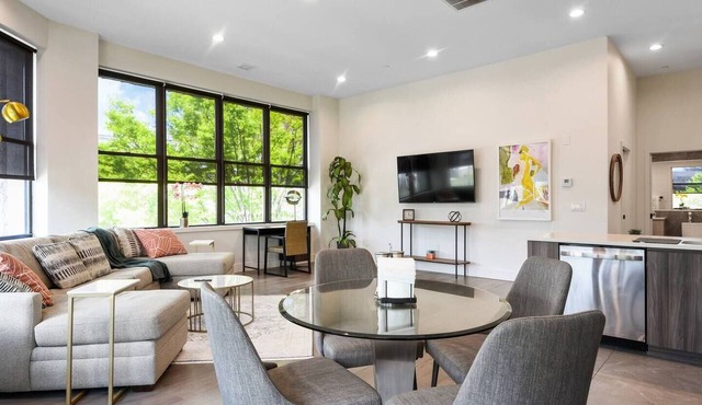 Iconic! 2BR Kind bed! 40 MIN NYC